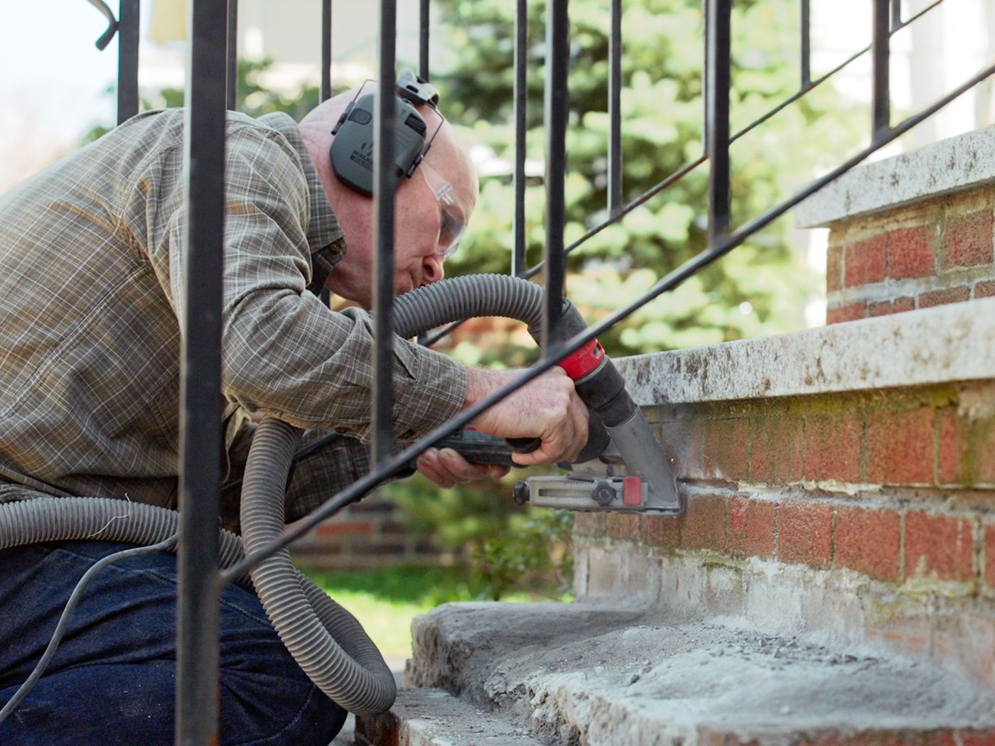 S23 E4: Mark McCullough repairs granite steps