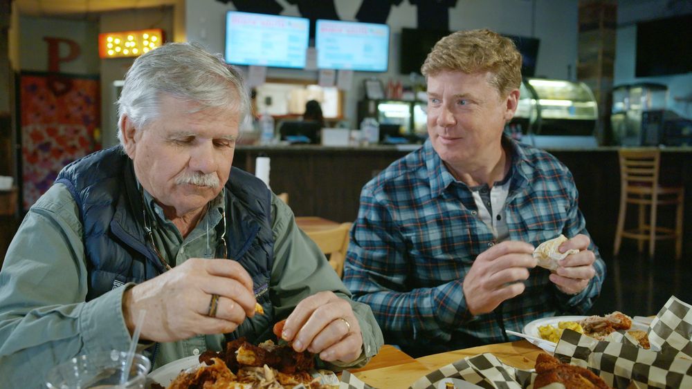 S46 E3: Tom Silva and Kevin O'Connor try out the local spicy chicken