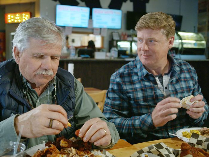 S46 E3: Tom Silva and Kevin O'Connor try out the local spicy chicken