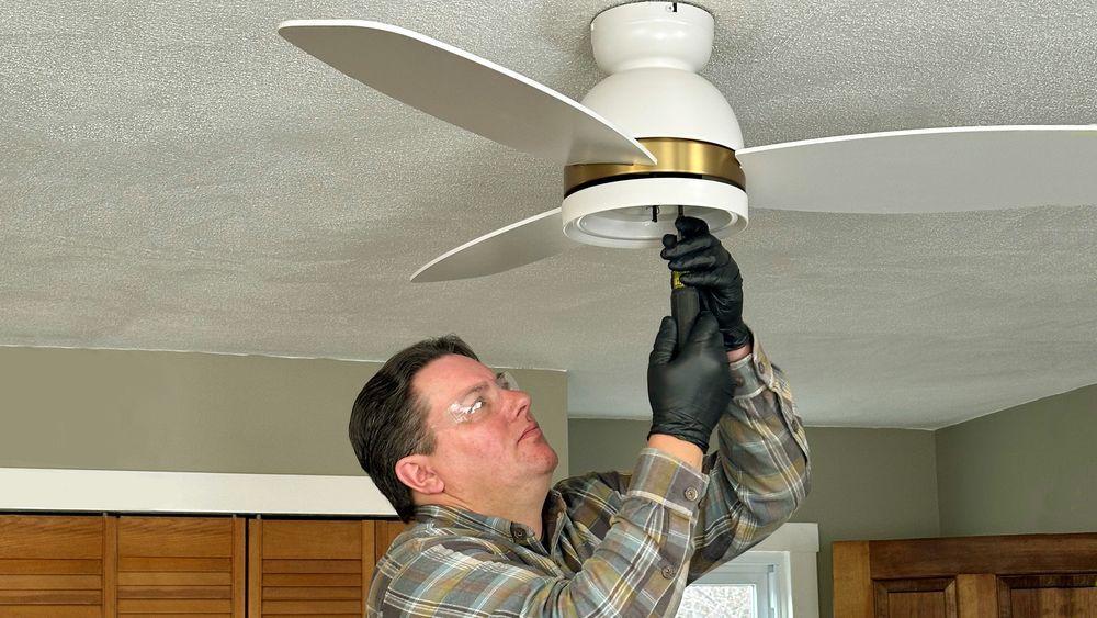 S23 E6: Heath Eastman replaces a ceiling fan