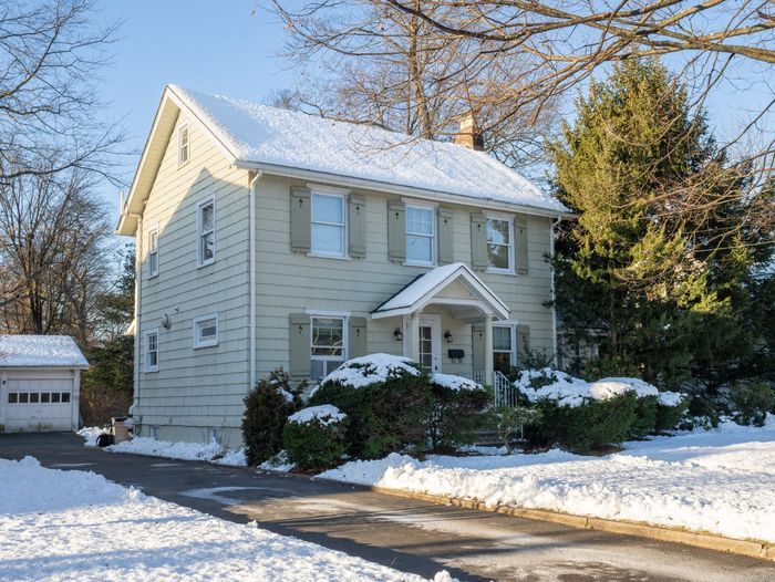 Front of the Ridgewood house before renovations.