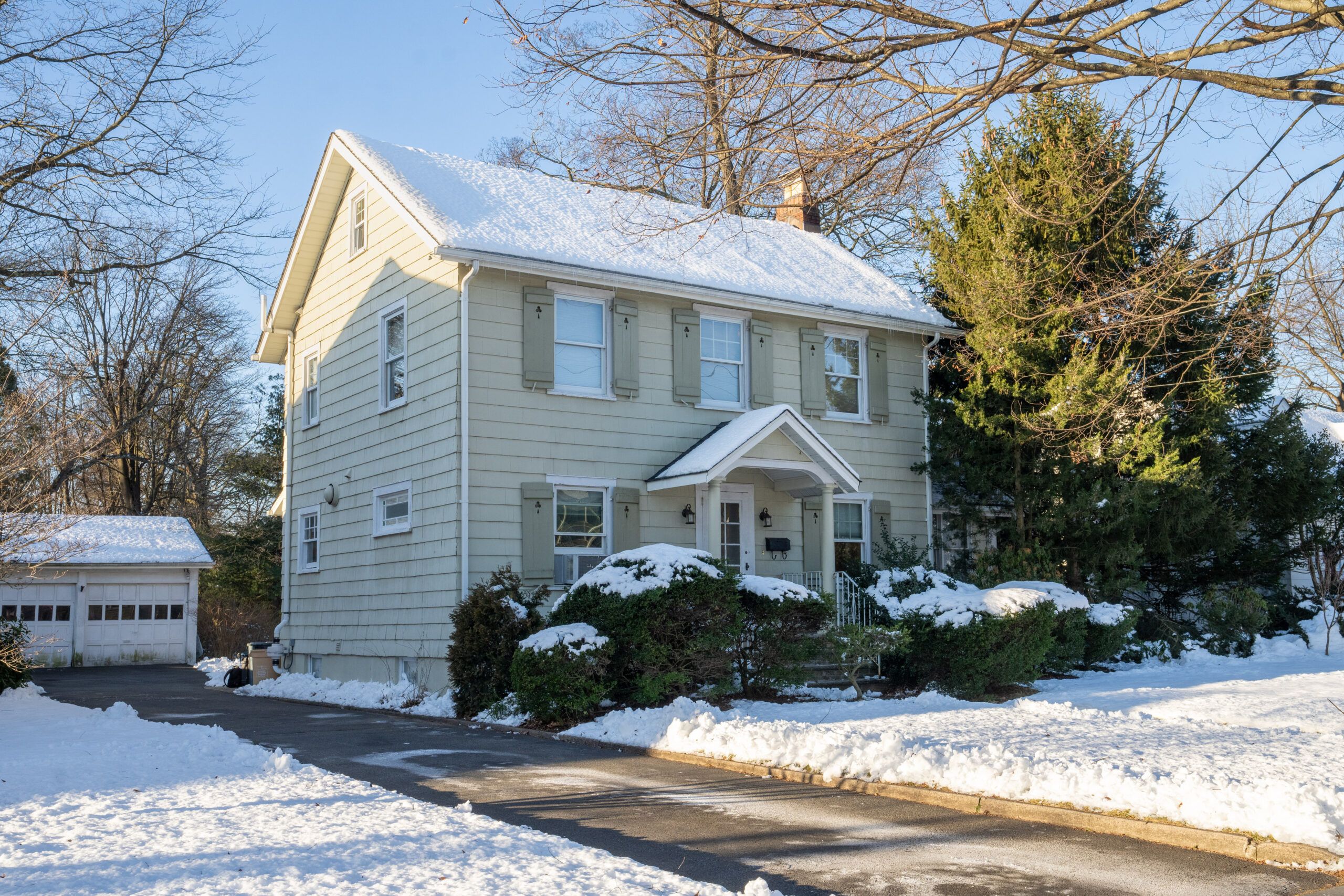 Front of the Ridgewood house before renovations.