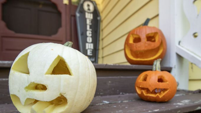 jack o lanterns sitting on the front steps leading up to a house