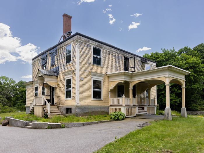 Front and side of the Westford House