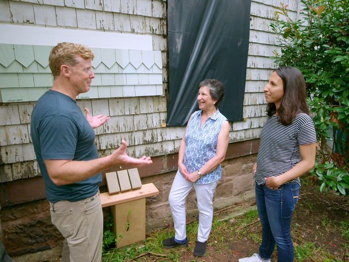 S45 E20: Kevin O’Connor meets up with Glen Ridge, NJ homeowners, Asha and Sunita who share what colors they’re considering