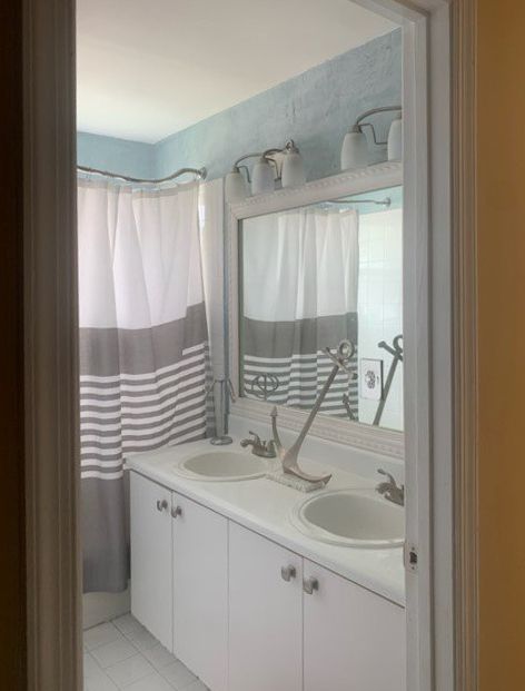 Bathroom before remodel