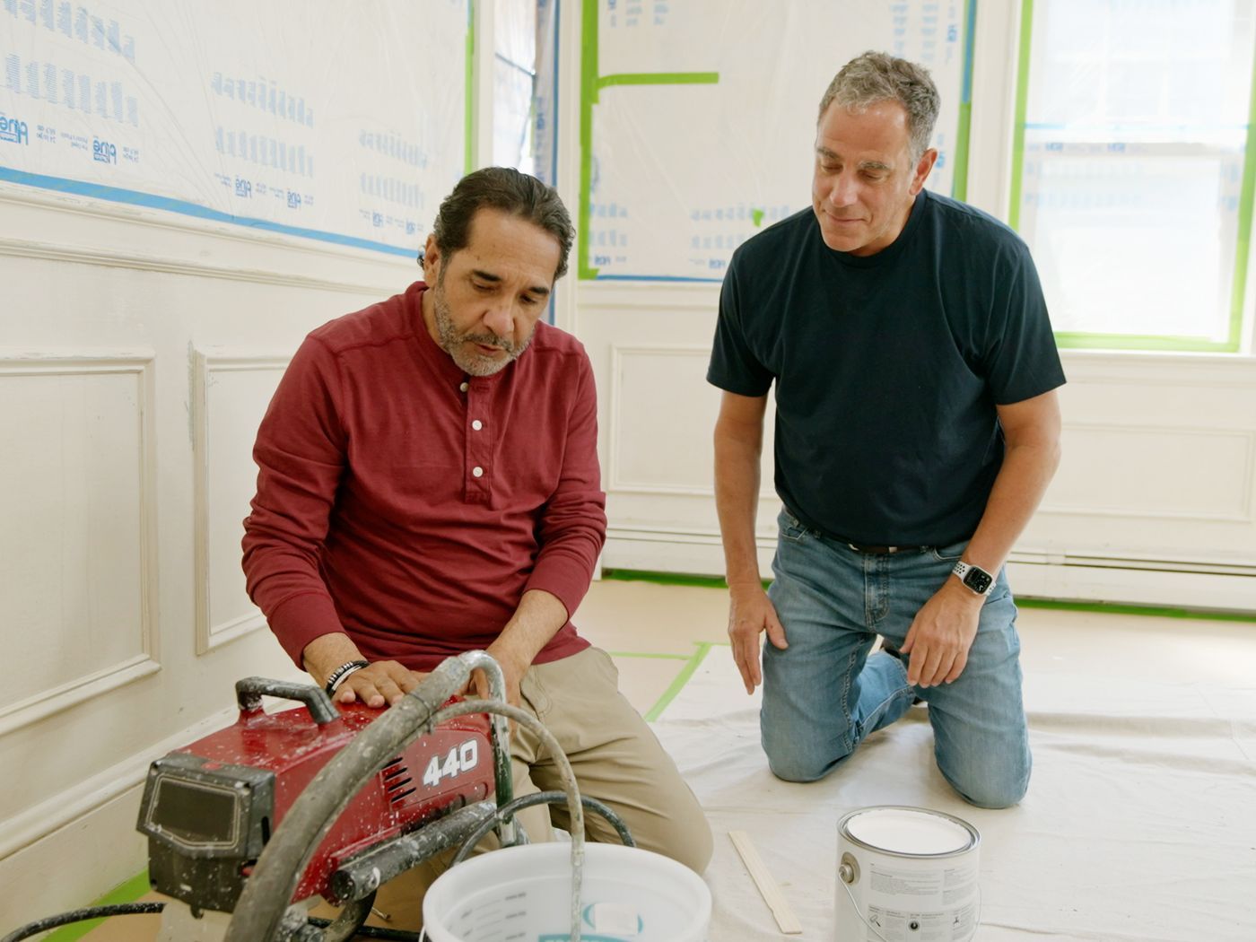 S23 E14: Mauro Henrique paints wainscoting