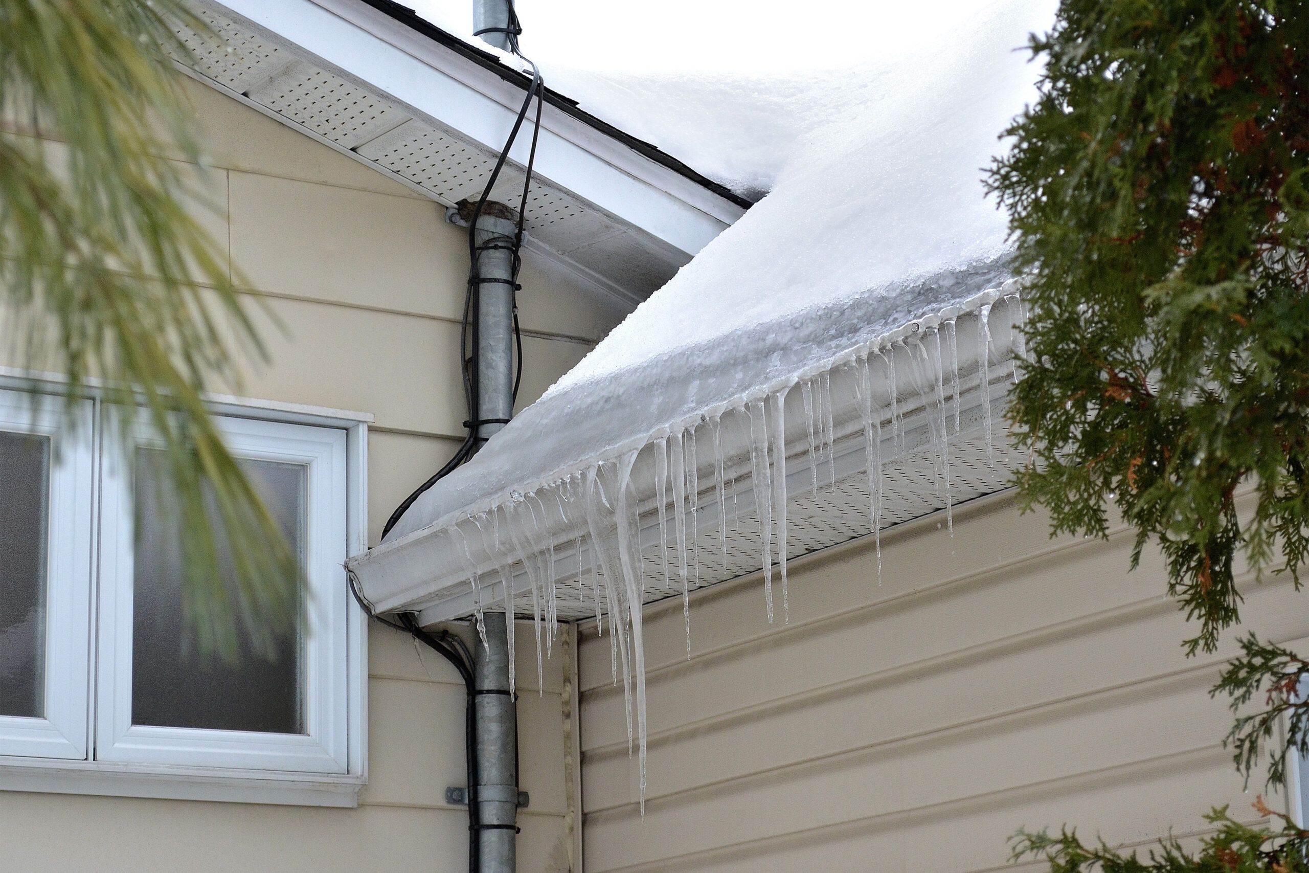 ice dam on gutters