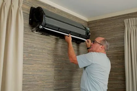 S23 E19: Richard Trethewey cleans a mini-split unit