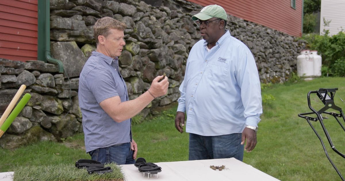 S23 E20: Lee Gilliam takes Kevin O'Connor through the tools he uses to dethatch and aerate a lawn