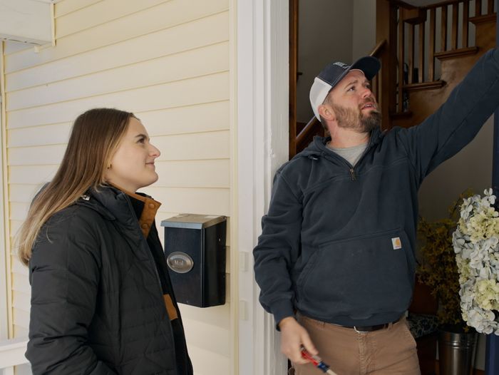 S23 E21: Nathan Gilbert helps a homeowner restore the integrity of her front door’s hinge