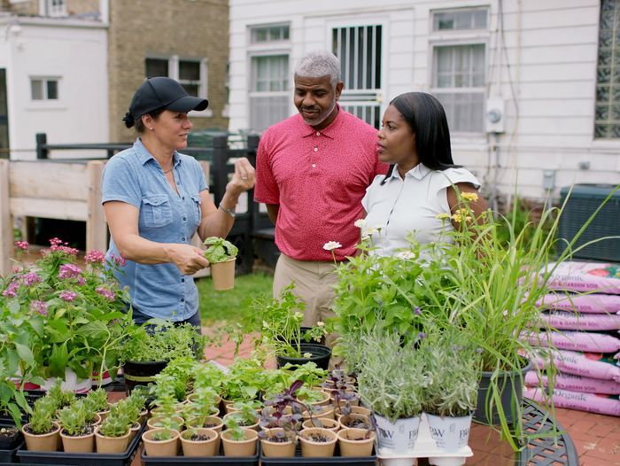 S23 E22: Jenn Nawada creates an elevated herb garden