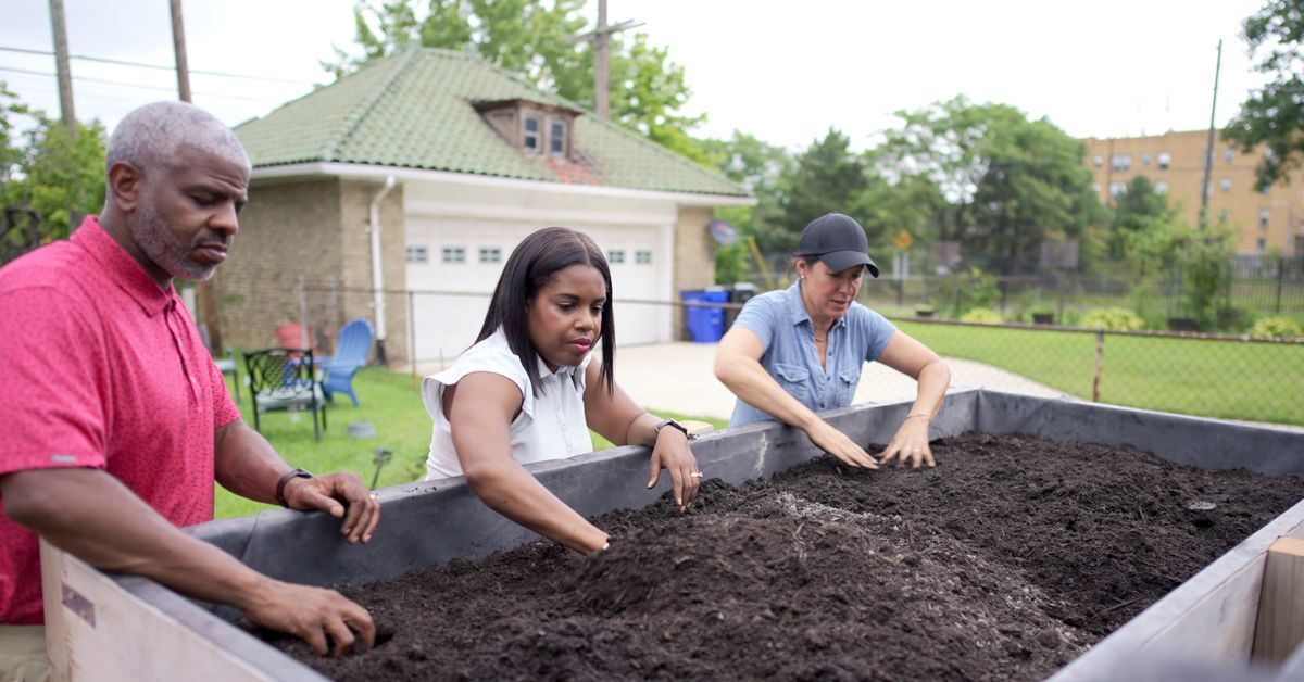 S23 E22: Jenn Nawada helps plant an elevated herb garden