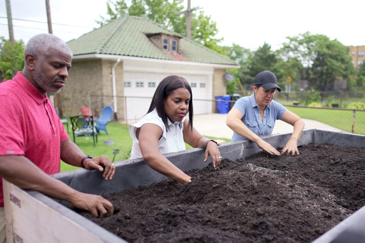 S23 E22: Jenn Nawada helps plant an elevated herb garden