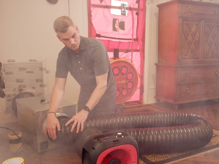 S23 E23: Ross Trethewey runs a blower door test