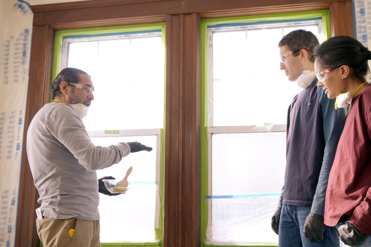 S23 E23: Mauro Henrique strips shellac from a window frame