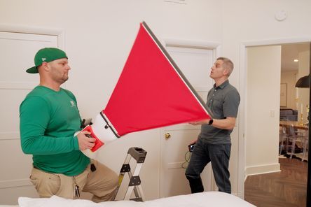S23 E23: Ross Trethewey assists an expert with a blower door test