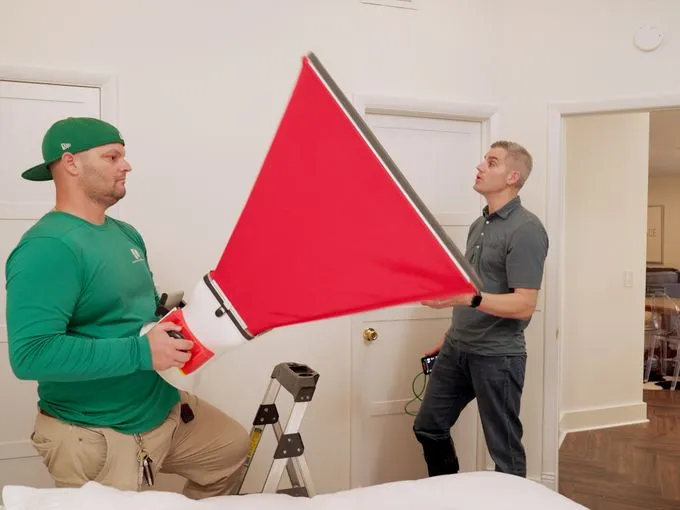 S23 E23: Ross Trethewey assists an expert with a blower door test