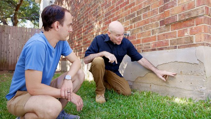 S23 E24: Mark McCullough looks at a cracked stucco foundation
