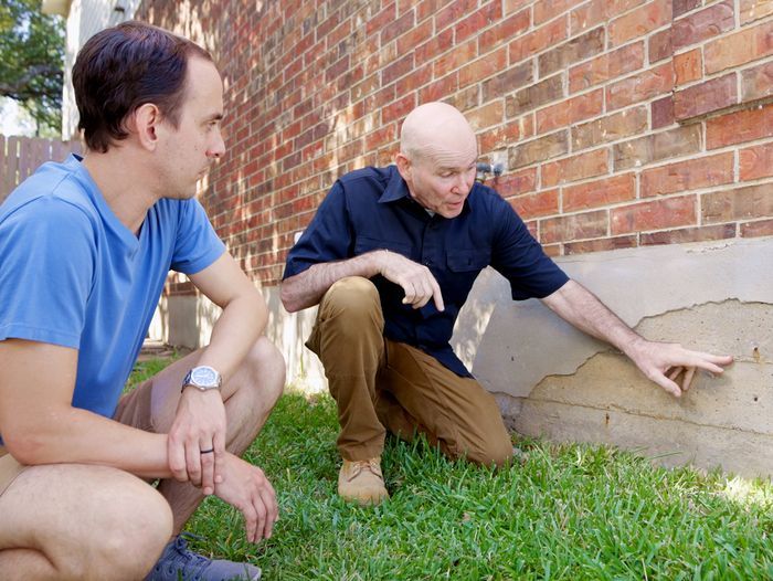 S23 E24: Mark McCullough looks at a cracked stucco foundation