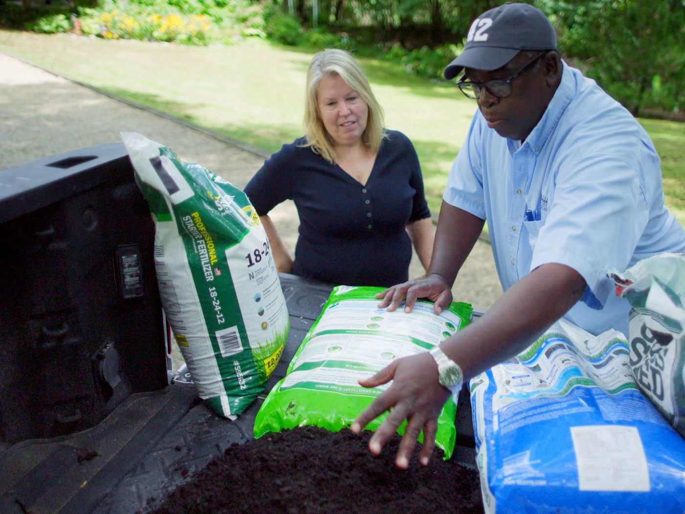 S23 E24: Lee Gilliam helps revive a dying lawn