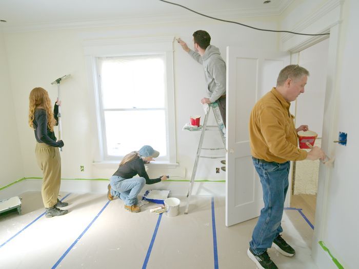 S46 E24: The Westford homeowner family paints a room together